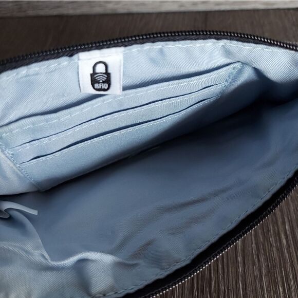 Baggallini Clutch Wristlet Wallet Nylon RFID Silver Hardware W/Card Slots EUC - Picture 3 of 5